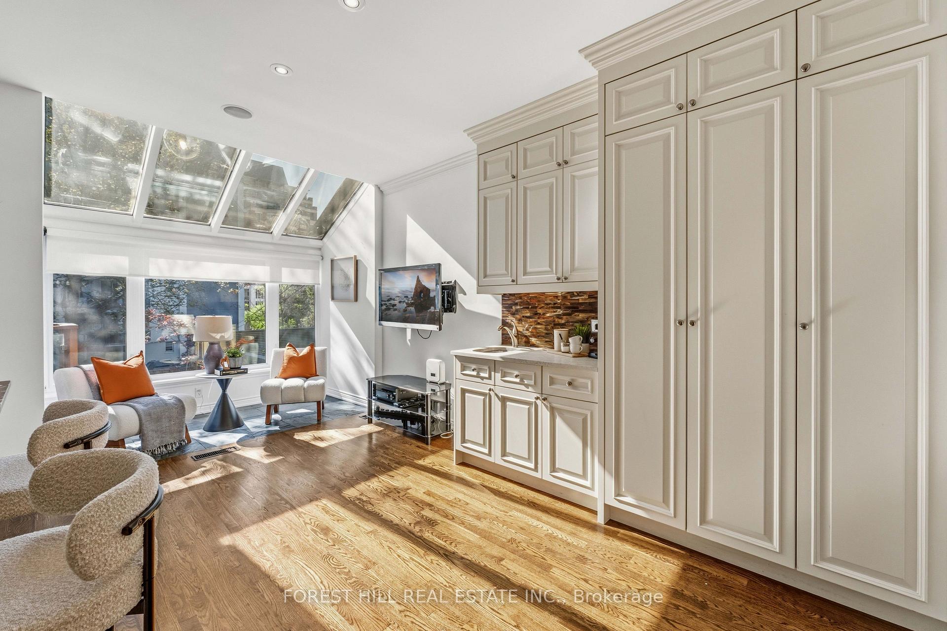 Photo 15 of 45 Heath Street W, Toronto, Yonge-St. Clair — HOMEH