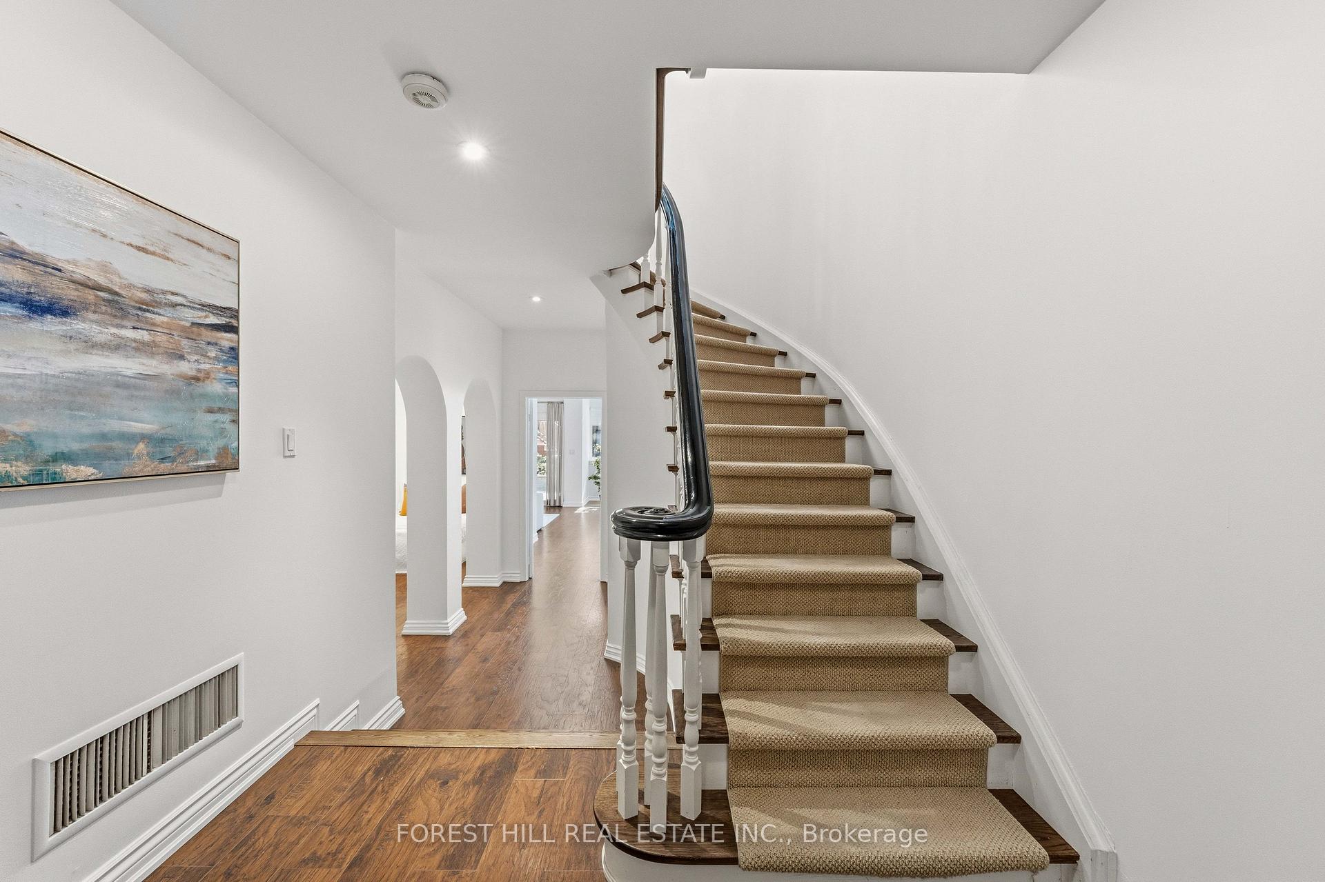 Photo 37 of 45 Heath Street W, Toronto, Yonge-St. Clair — HOMEH