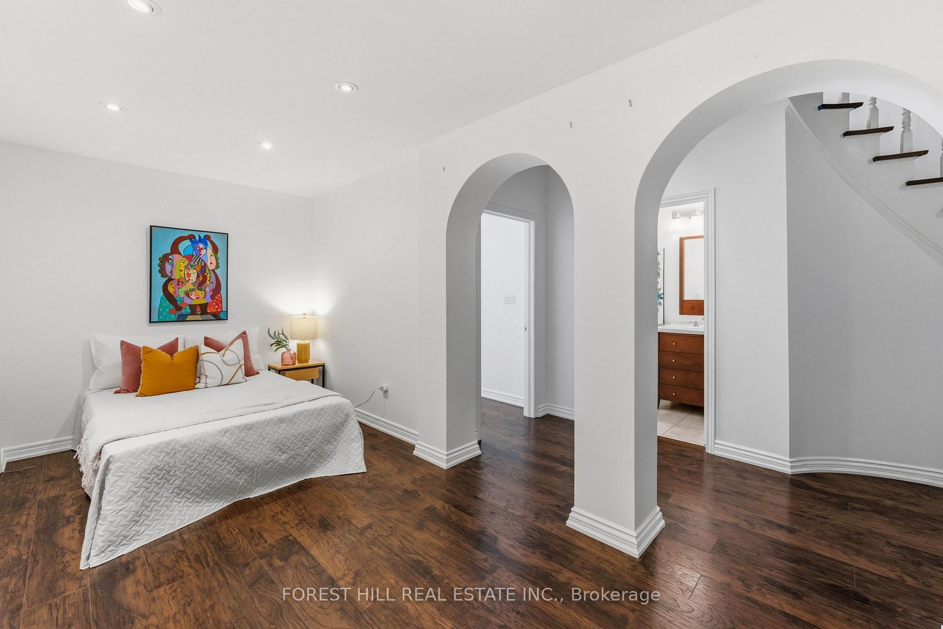 Photo 40 of 45 Heath Street W, Toronto, Yonge-St. Clair — HOMEH