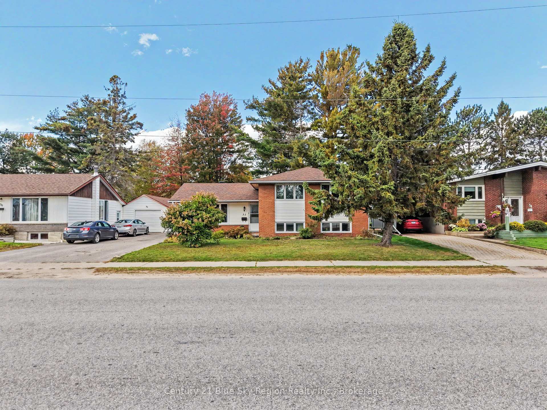 Photo 4 of 32 Marshall Park Drive, North Bay, Ferris — HOMEH
