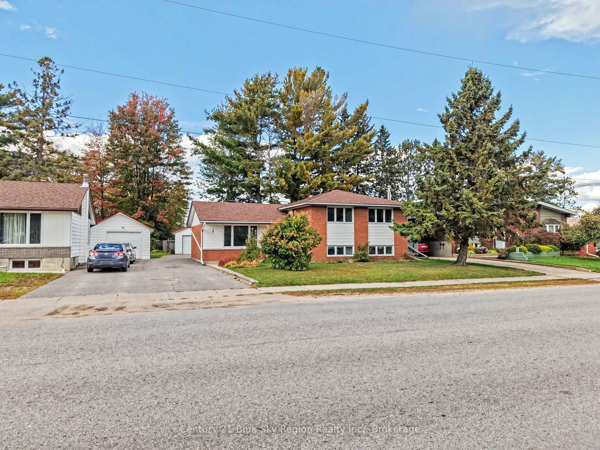 Photo 5 of 32 Marshall Park Drive, North Bay, Ferris — HOMEH