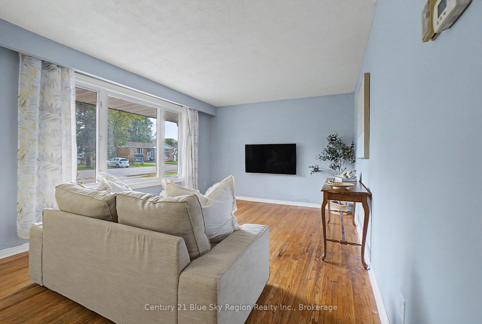 Photo 6 of 32 Marshall Park Drive, North Bay, Ferris — HOMEH