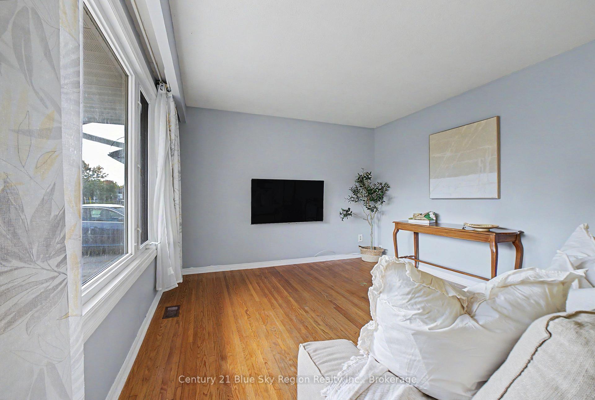Photo 7 of 32 Marshall Park Drive, North Bay, Ferris — HOMEH