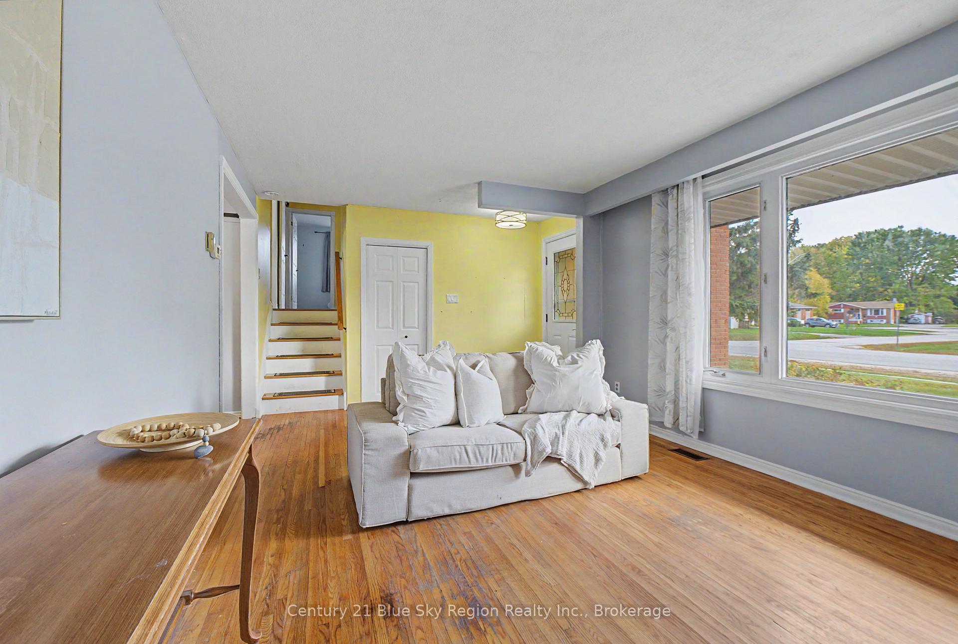 Photo 9 of 32 Marshall Park Drive, North Bay, Ferris — HOMEH