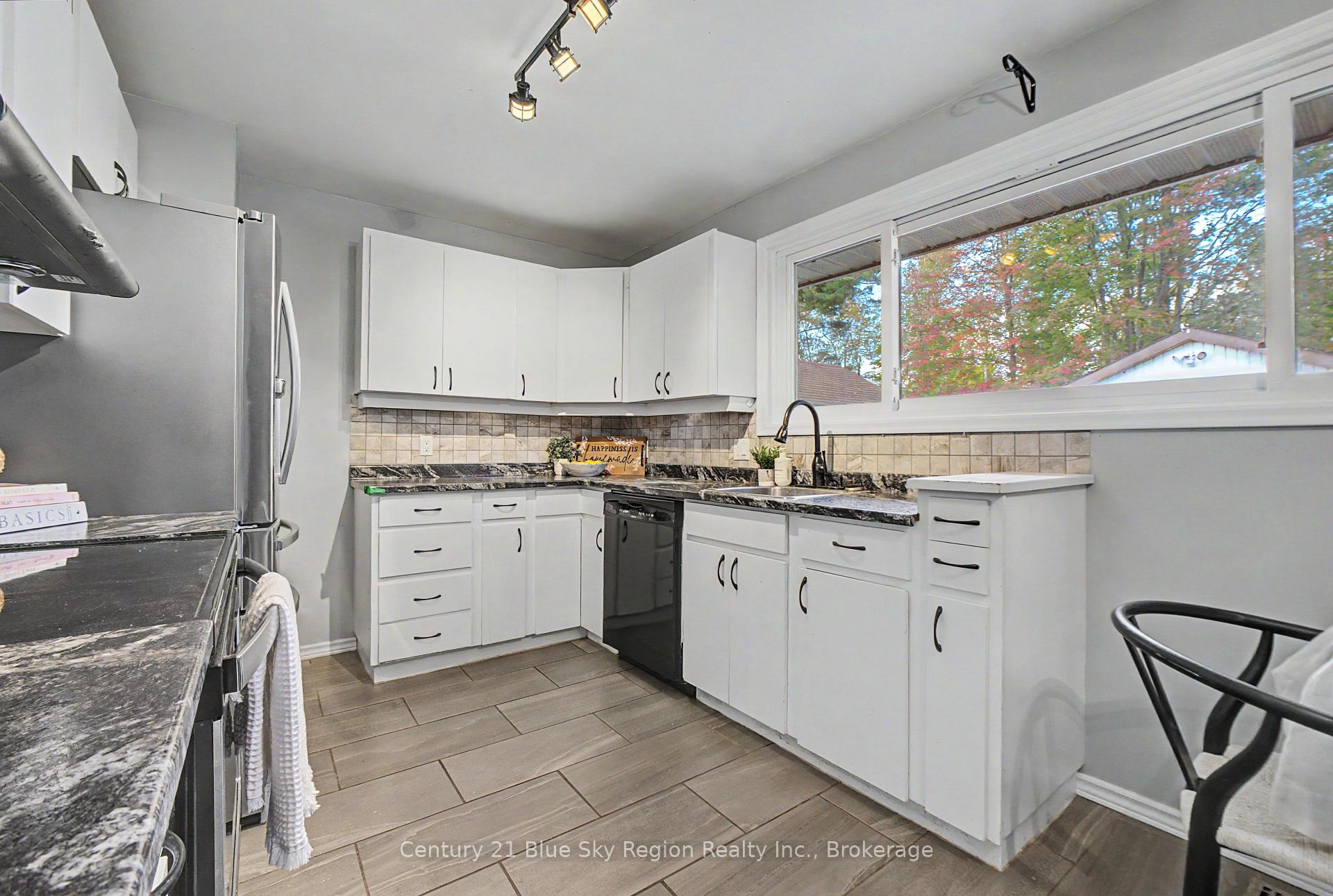 Photo 13 of 32 Marshall Park Drive, North Bay, Ferris — HOMEH