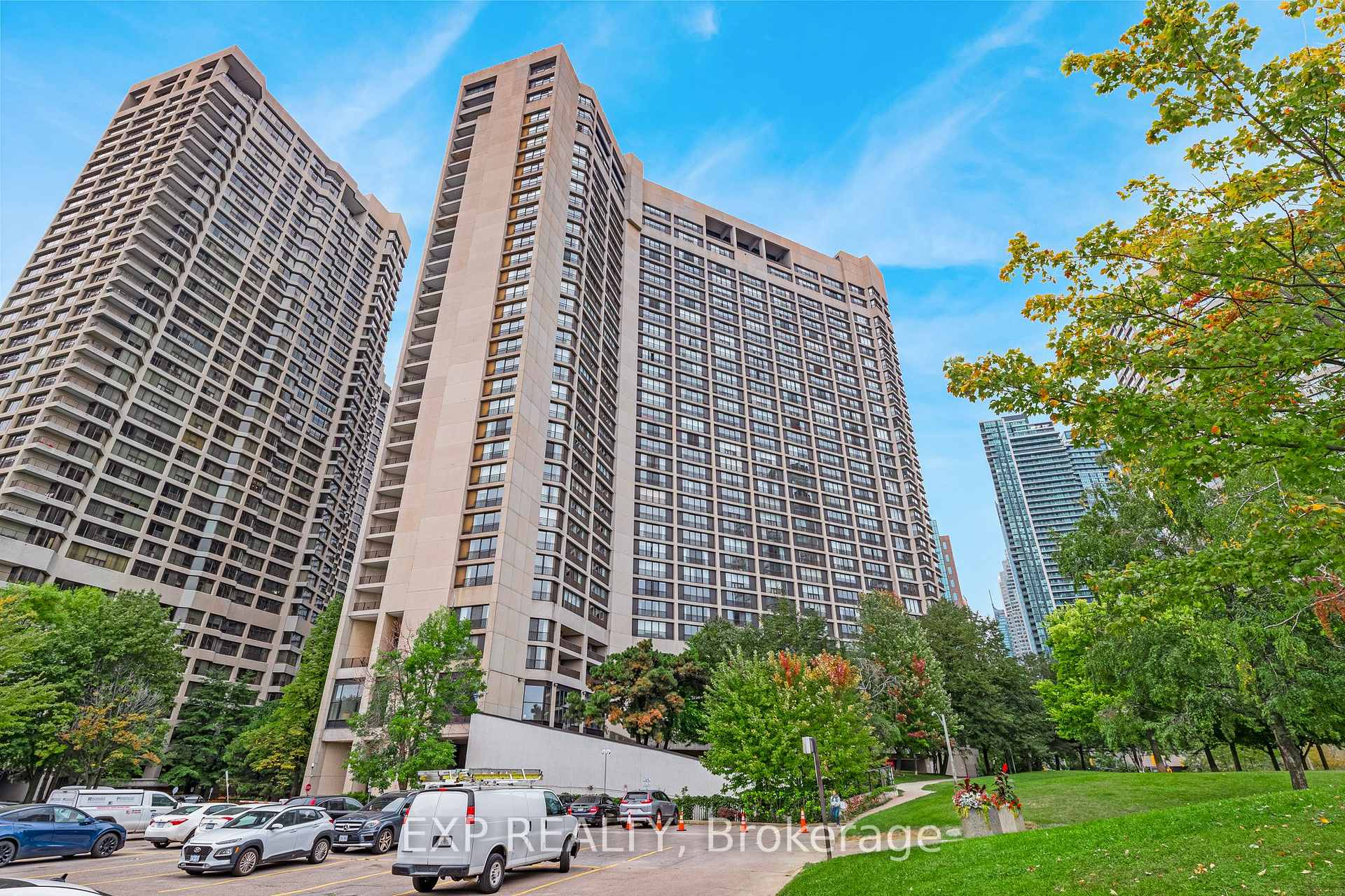 Photo 1 of Unit 1420, 33 Harbour Square, Toronto, Waterfront Communities — HOMEH