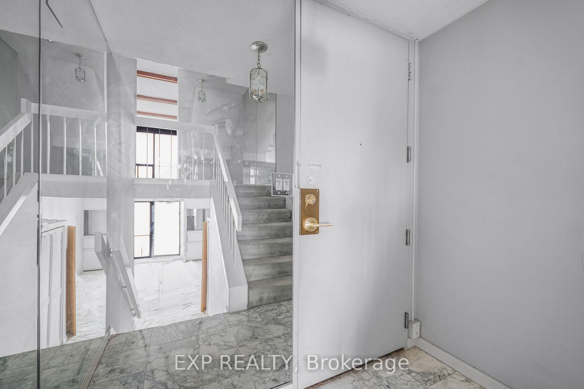 Photo 4 of Unit 1420, 33 Harbour Square, Toronto, Waterfront Communities — HOMEH