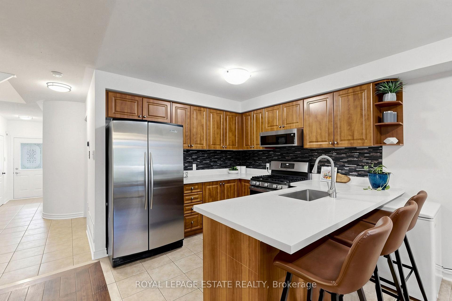 Photo 5 of 10 Dooley Crescent, Ajax, Northwest Ajax — HOMEH