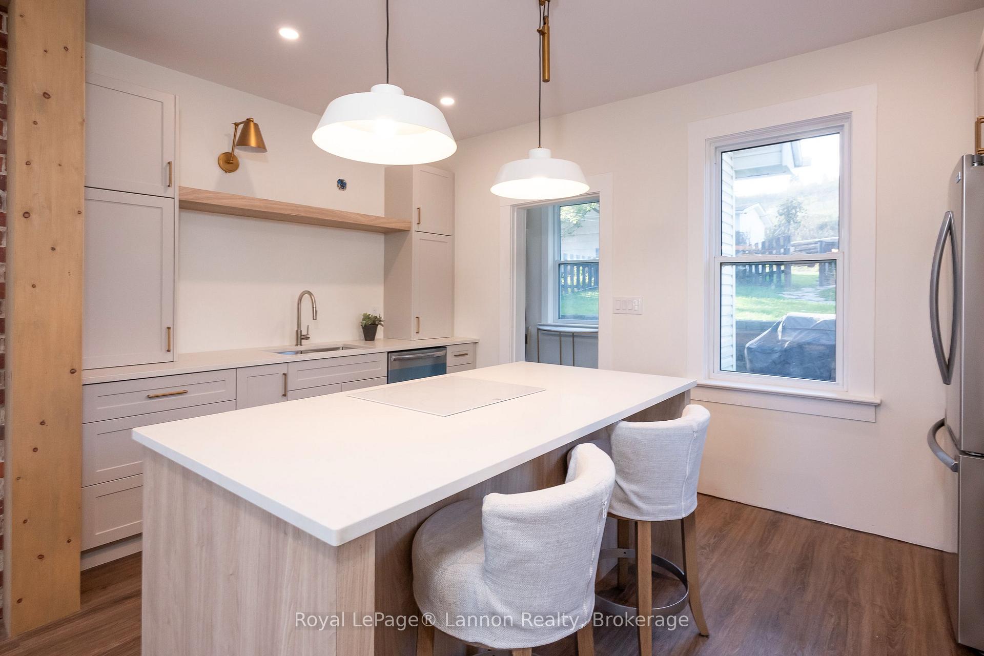Photo 8 of 16 Crown Street, Thunder Bay, Court / Cumberland — HOMEH