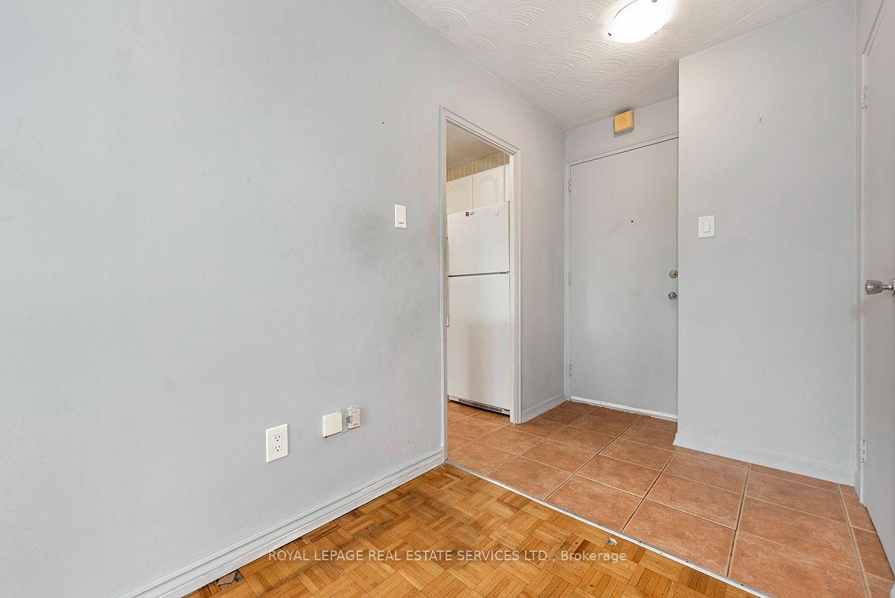 Photo 3 of Unit 305, 385 Browns Line, Etobicoke, Alderwood — HOMEH