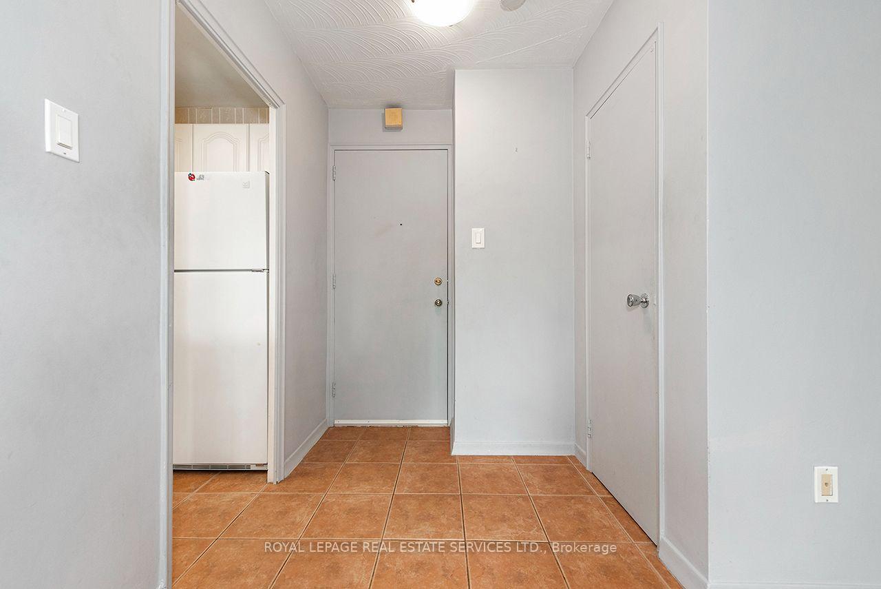 Photo 2 of Unit 305, 385 Browns Line, Etobicoke, Alderwood — HOMEH