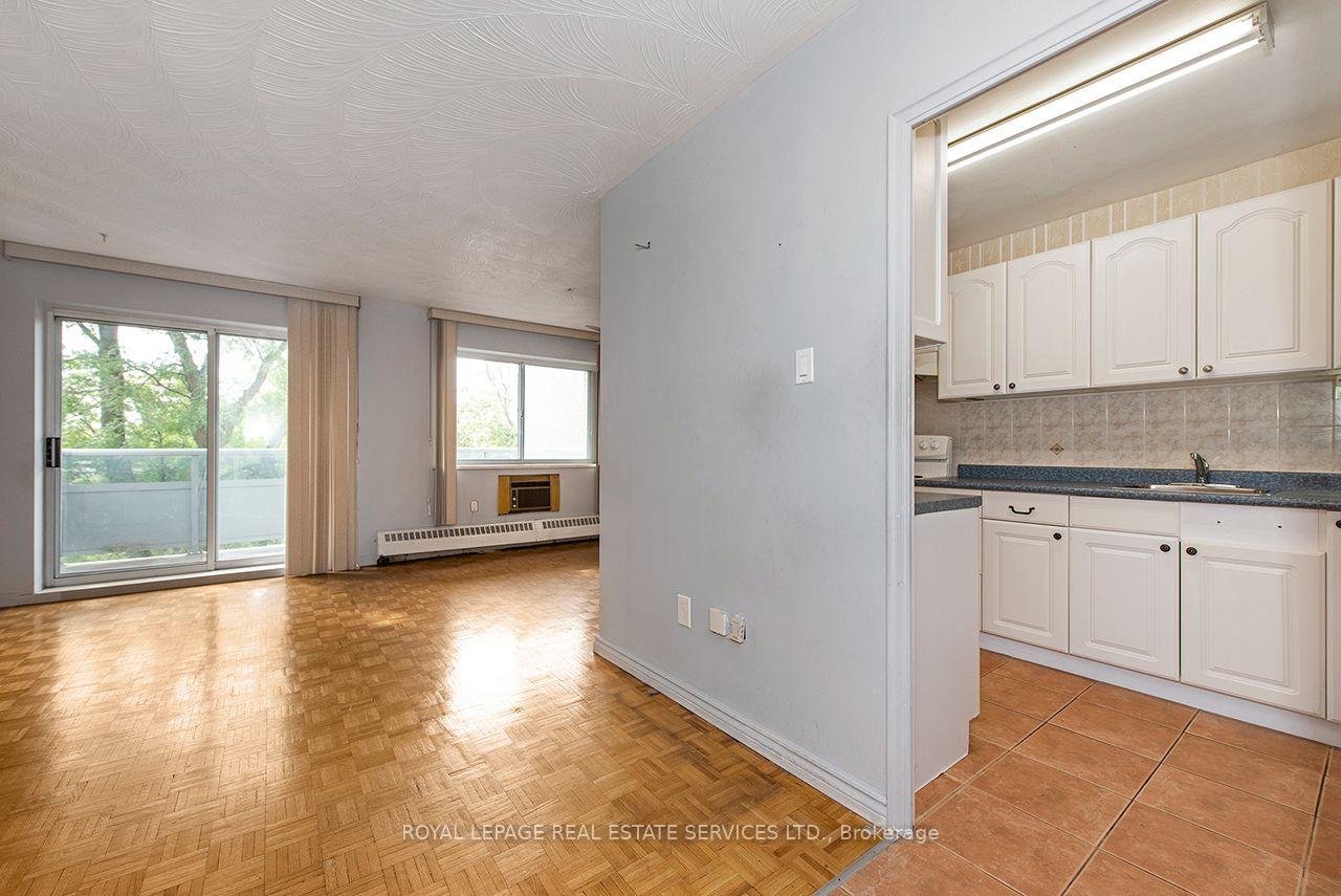 Photo 4 of Unit 305, 385 Browns Line, Etobicoke, Alderwood — HOMEH