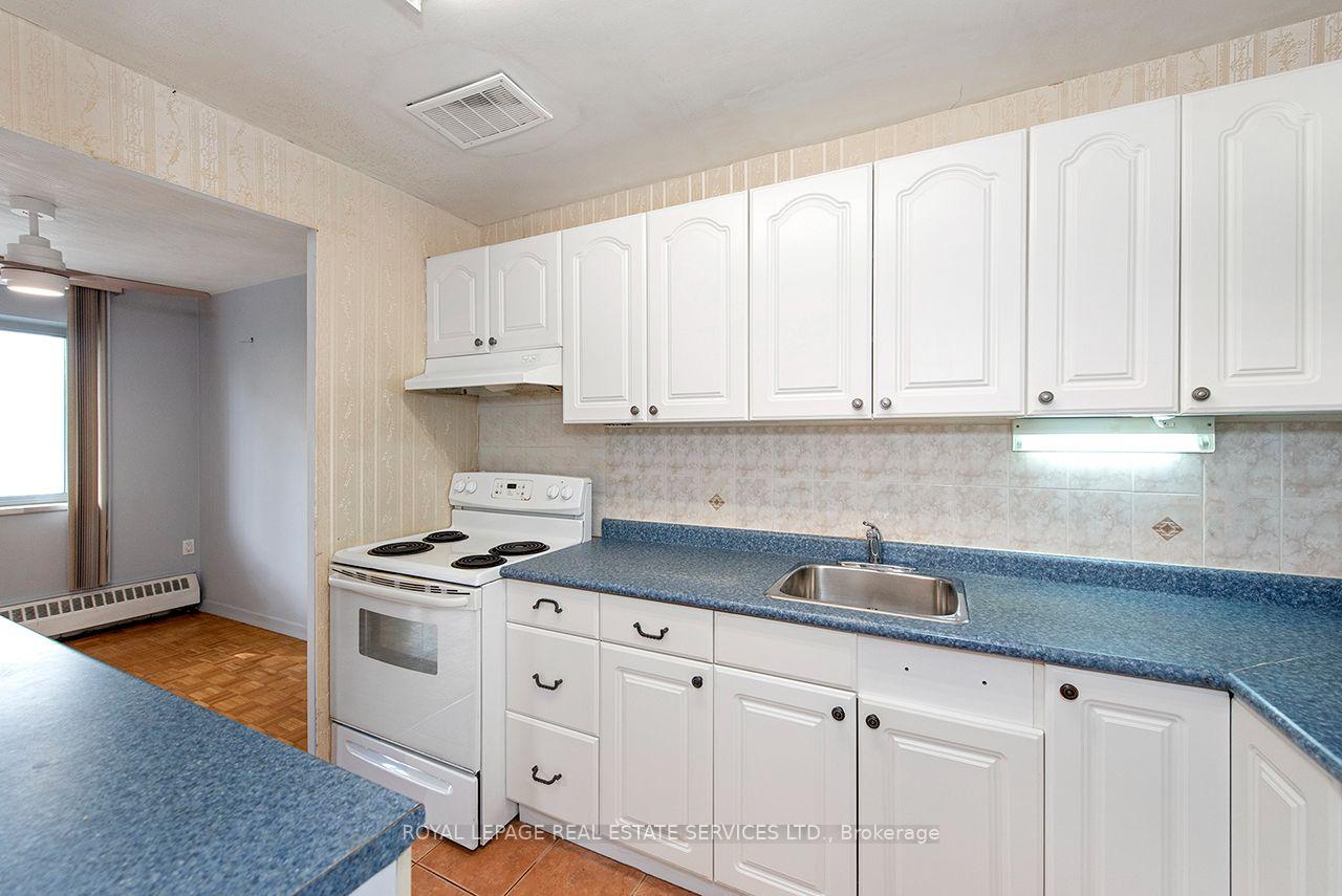 Photo 5 of Unit 305, 385 Browns Line, Etobicoke, Alderwood — HOMEH