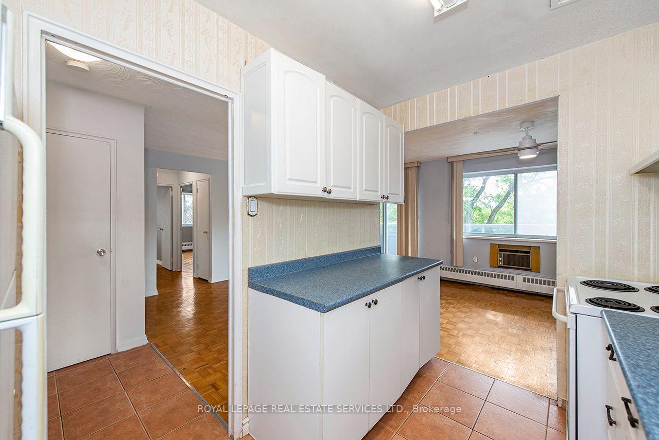 Photo 6 of Unit 305, 385 Browns Line, Etobicoke, Alderwood — HOMEH