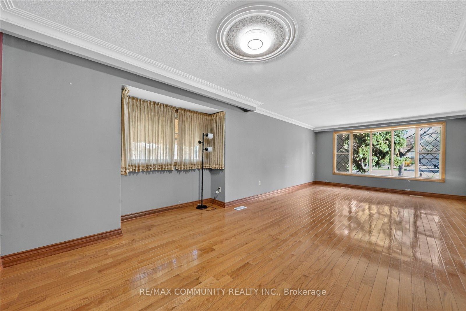 Photo 7 of 10 Tanya Place, Scarborough, Agincourt South-Malvern West — HOMEH
