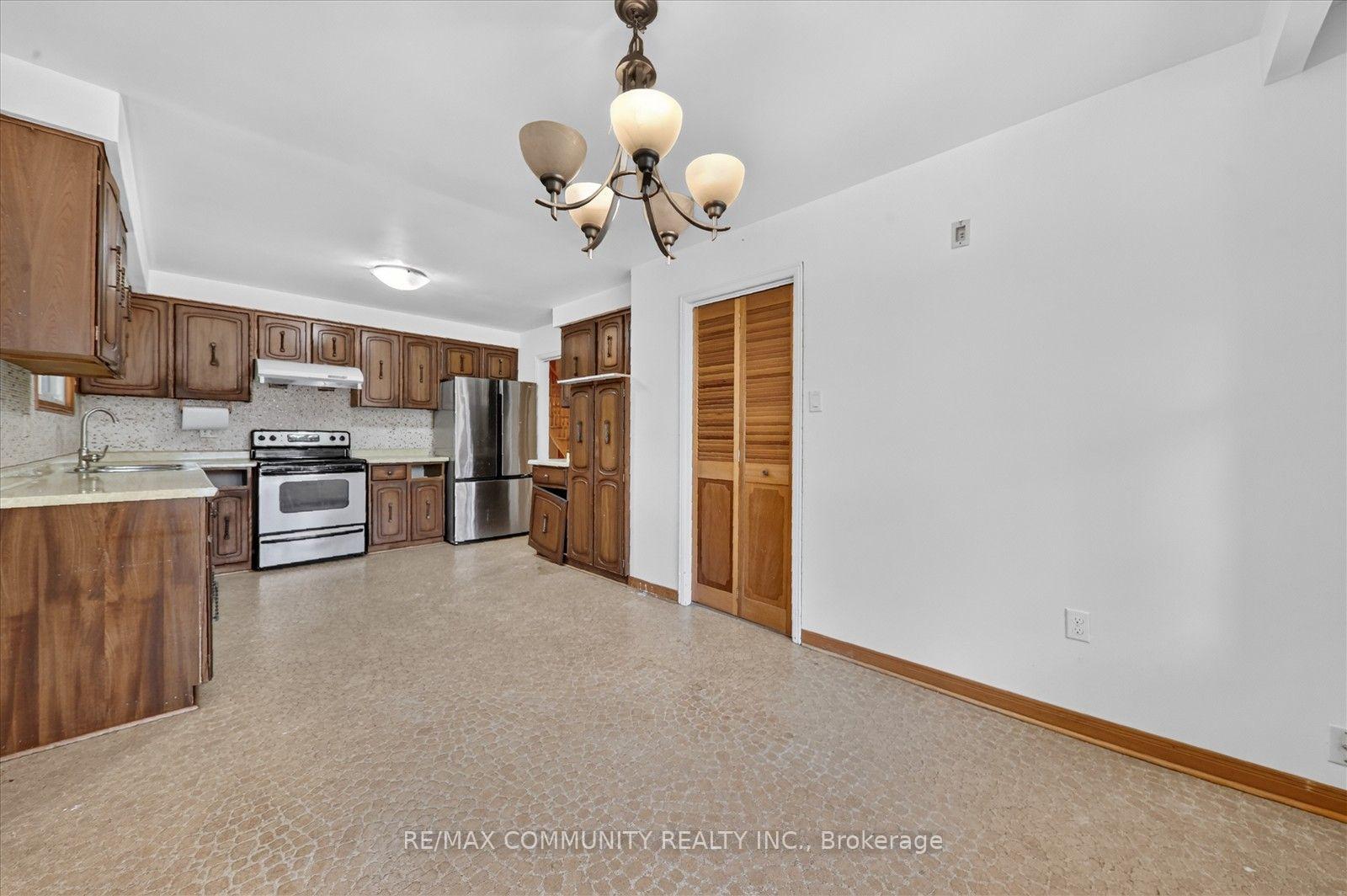 Photo 10 of 10 Tanya Place, Scarborough, Agincourt South-Malvern West — HOMEH