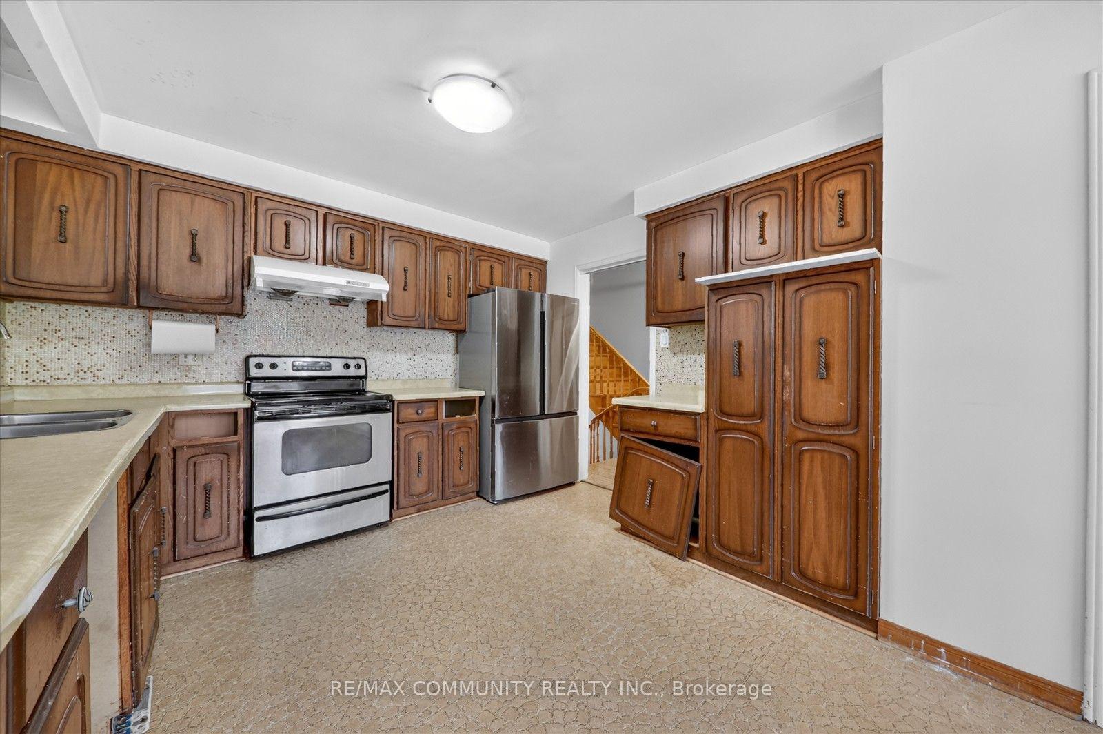 Photo 11 of 10 Tanya Place, Scarborough, Agincourt South-Malvern West — HOMEH