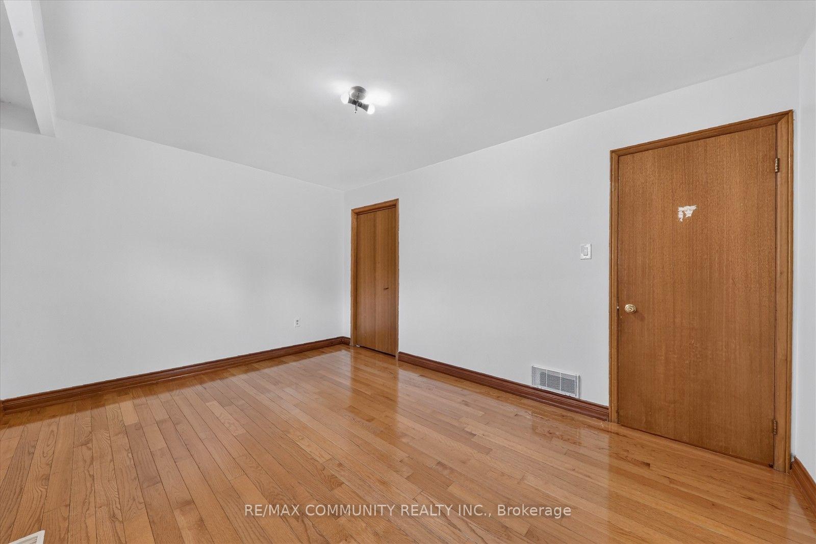 Photo 17 of 10 Tanya Place, Scarborough, Agincourt South-Malvern West — HOMEH