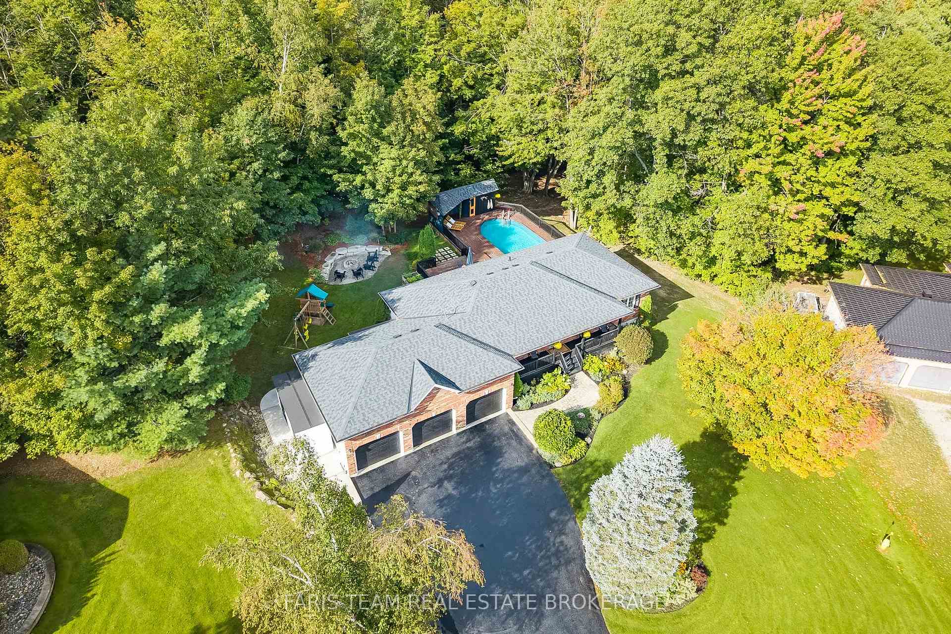 Photo 2 of 55 Davenport Drive, Springwater, Hillsdale — HOMEH