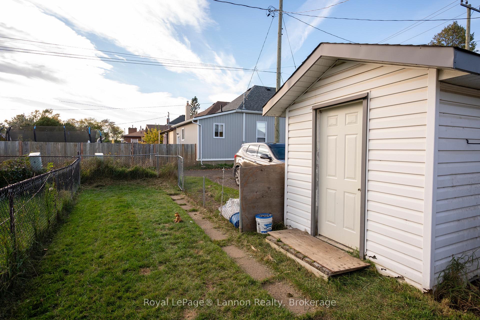 Photo 4 of 1105 Brown Street, Thunder Bay, Westfort — HOMEH