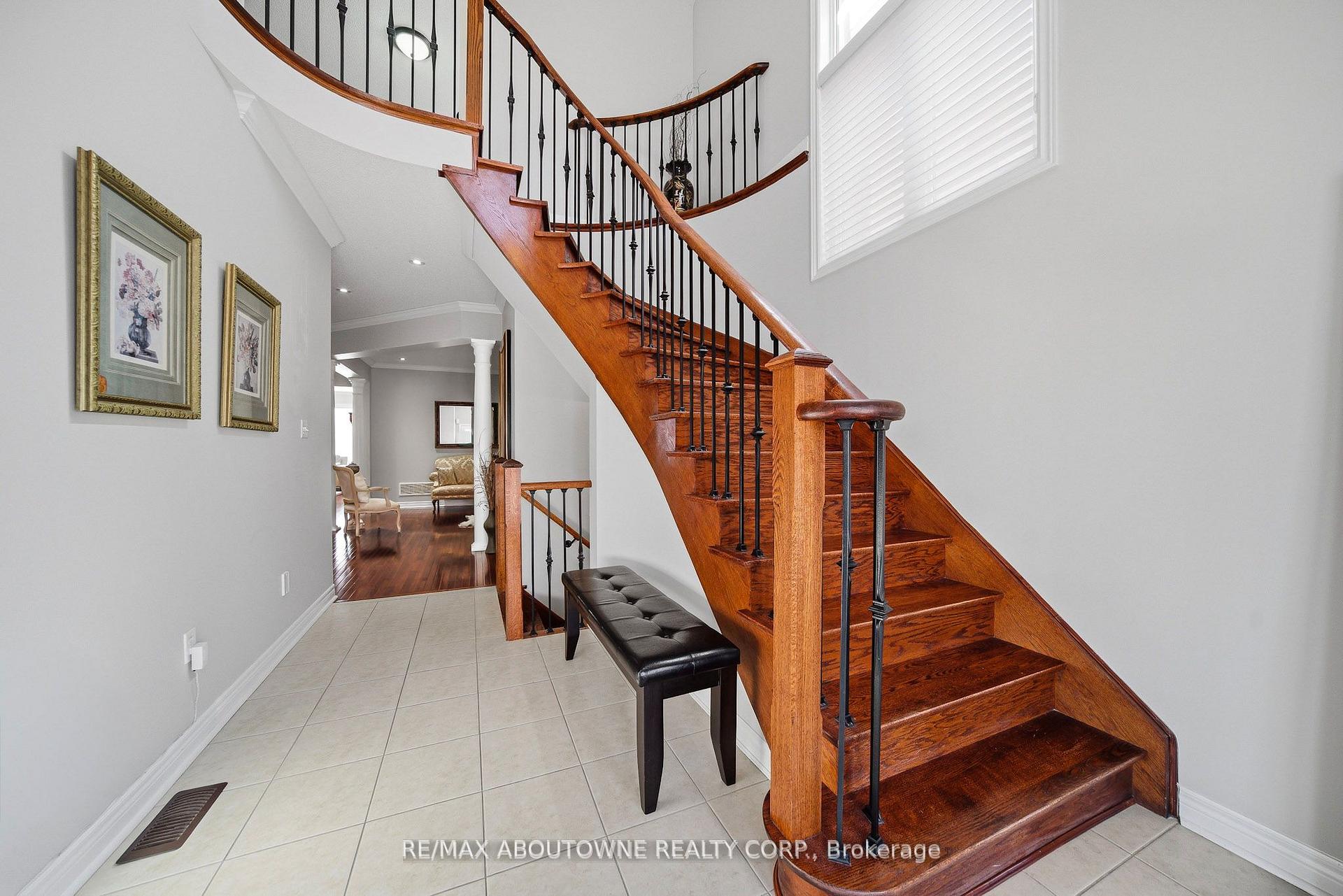 Photo 3 of 884 Stoutt Crescent, Milton, Coates — HOMEH