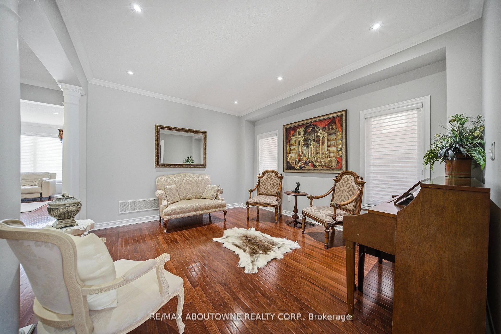 Photo 5 of 884 Stoutt Crescent, Milton, Coates — HOMEH