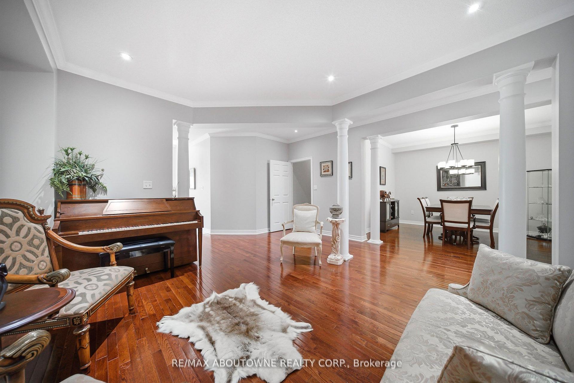 Photo 6 of 884 Stoutt Crescent, Milton, Coates — HOMEH