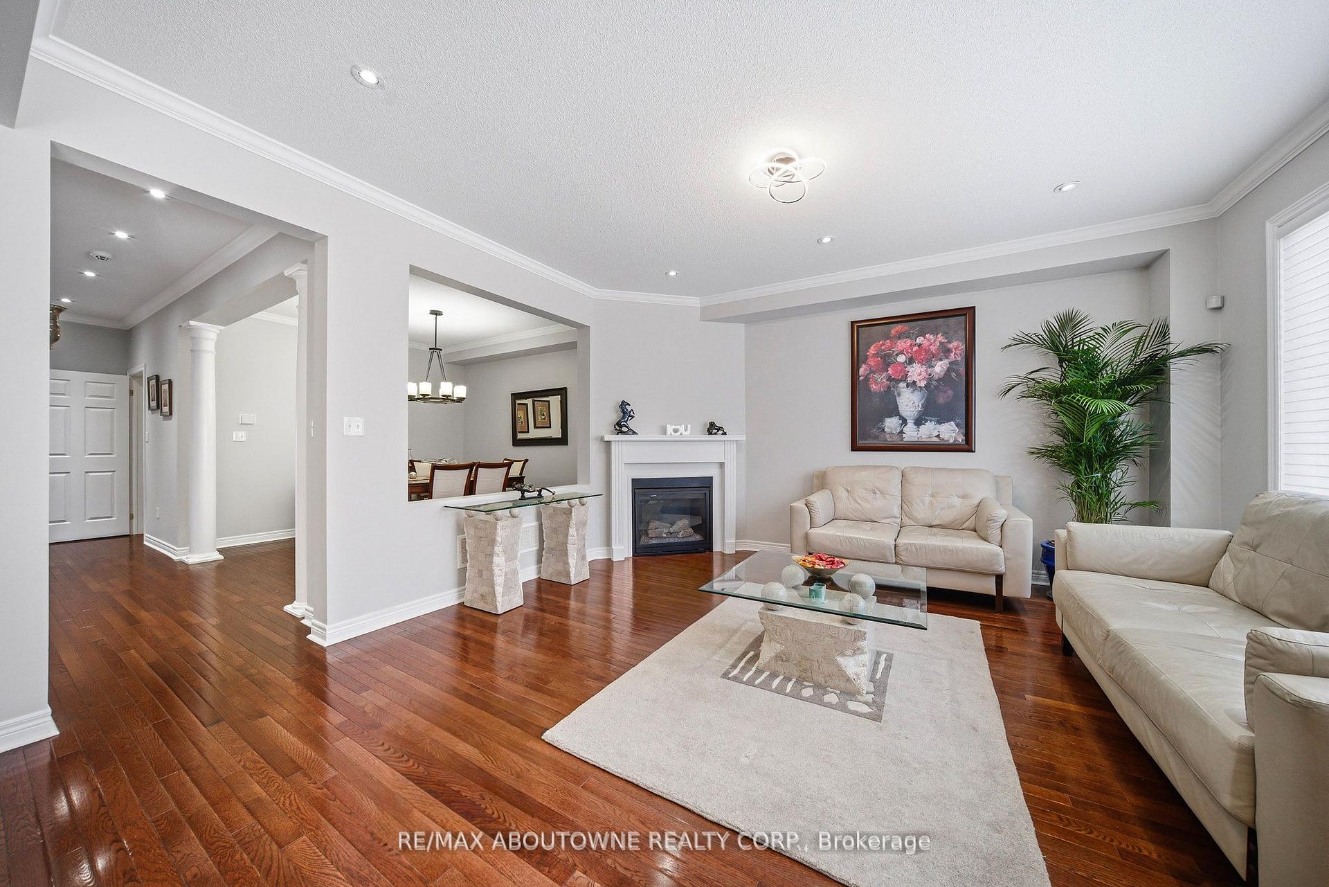 Photo 9 of 884 Stoutt Crescent, Milton, Coates — HOMEH