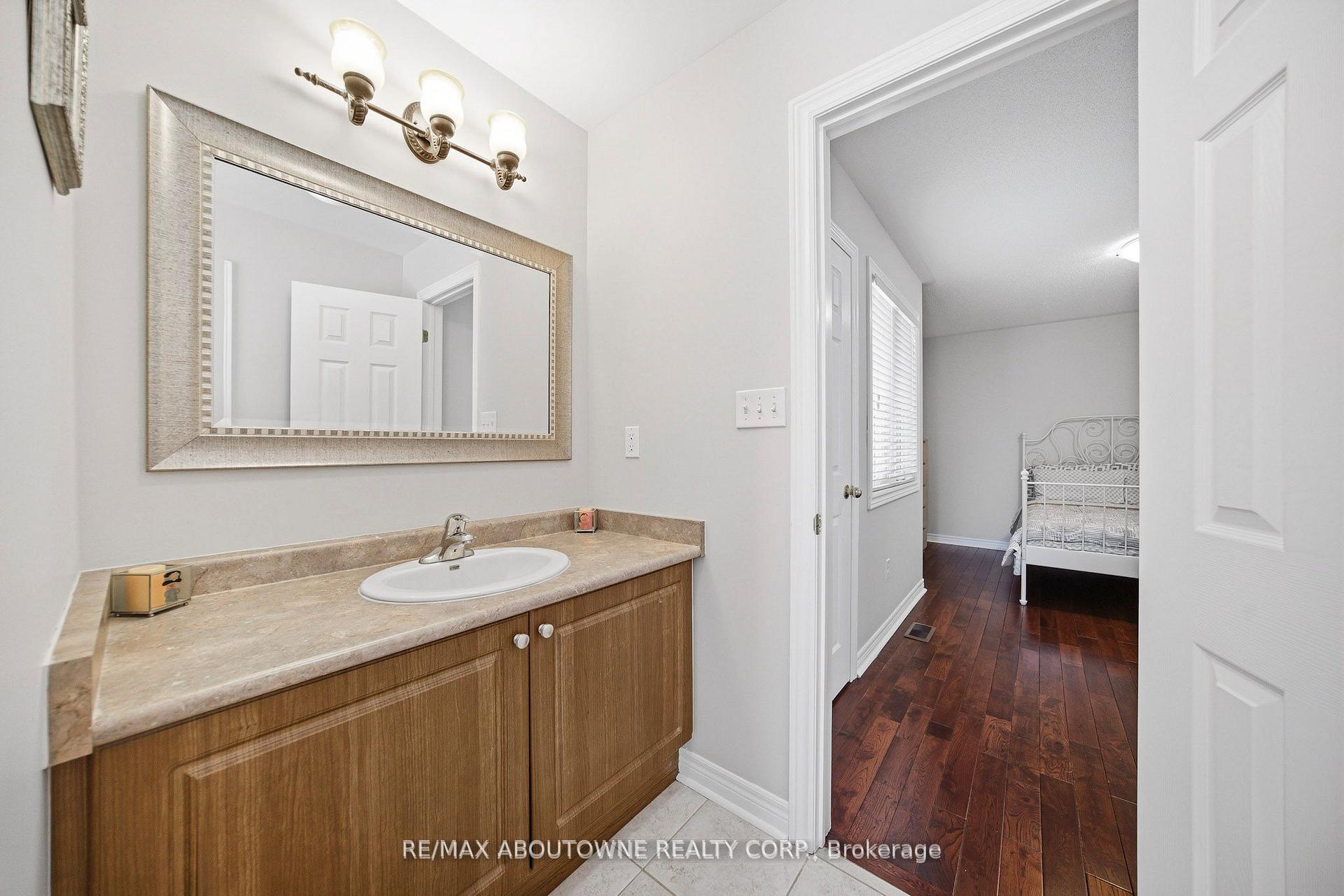 Photo 10 of 884 Stoutt Crescent, Milton, Coates — HOMEH