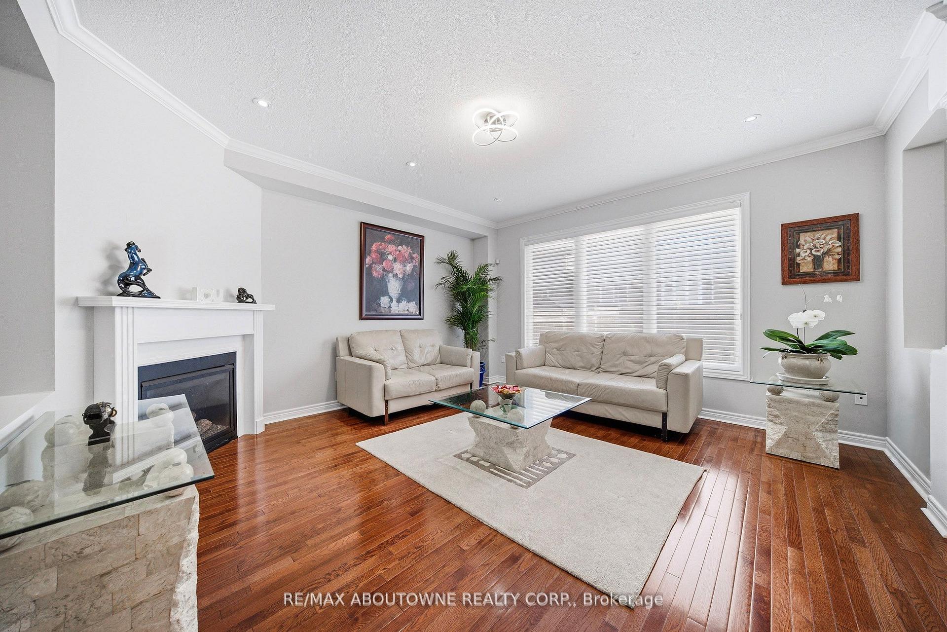 Photo 11 of 884 Stoutt Crescent, Milton, Coates — HOMEH
