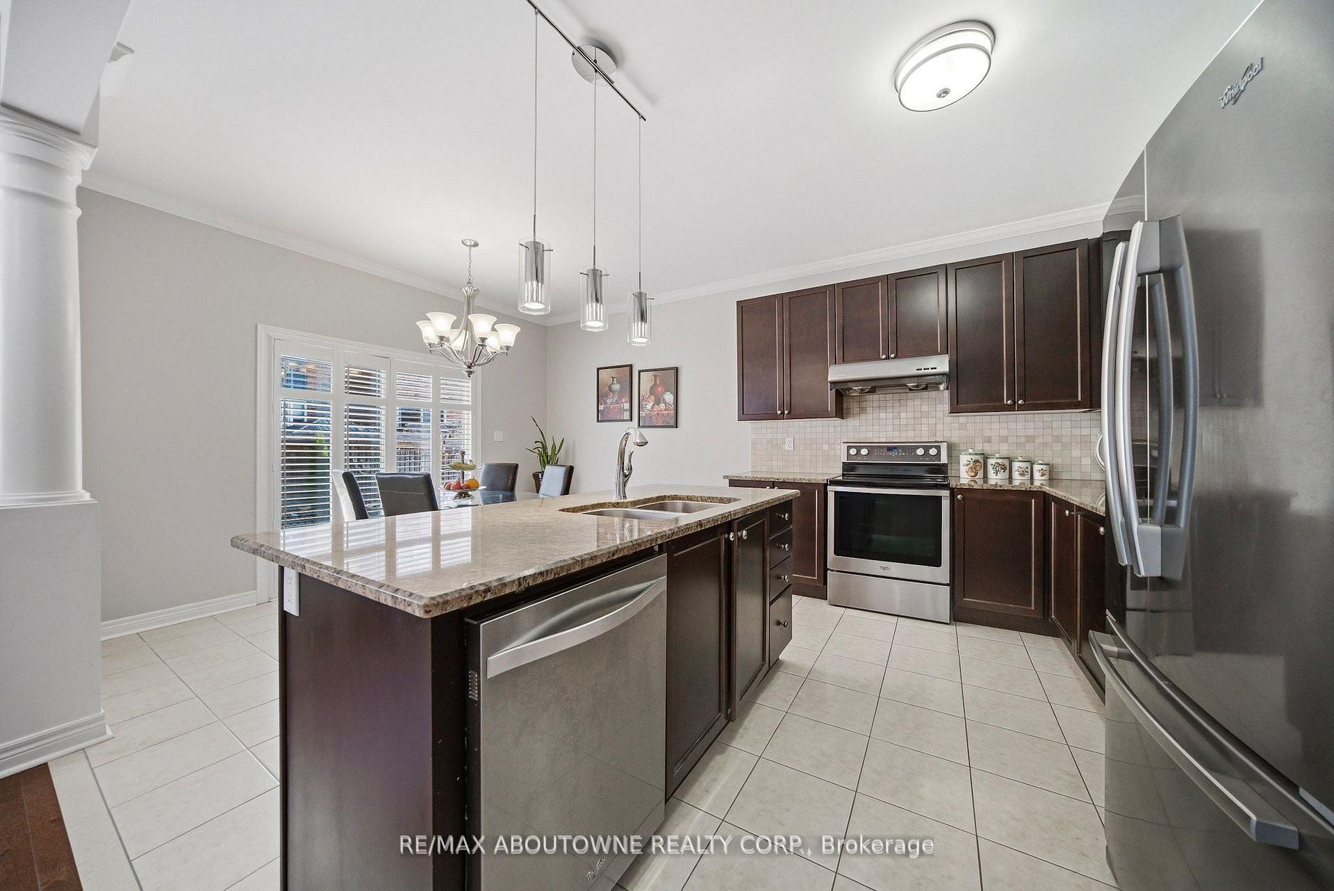 Photo 13 of 884 Stoutt Crescent, Milton, Coates — HOMEH