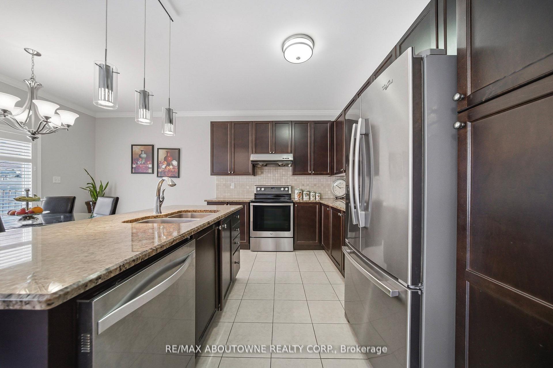 Photo 14 of 884 Stoutt Crescent, Milton, Coates — HOMEH