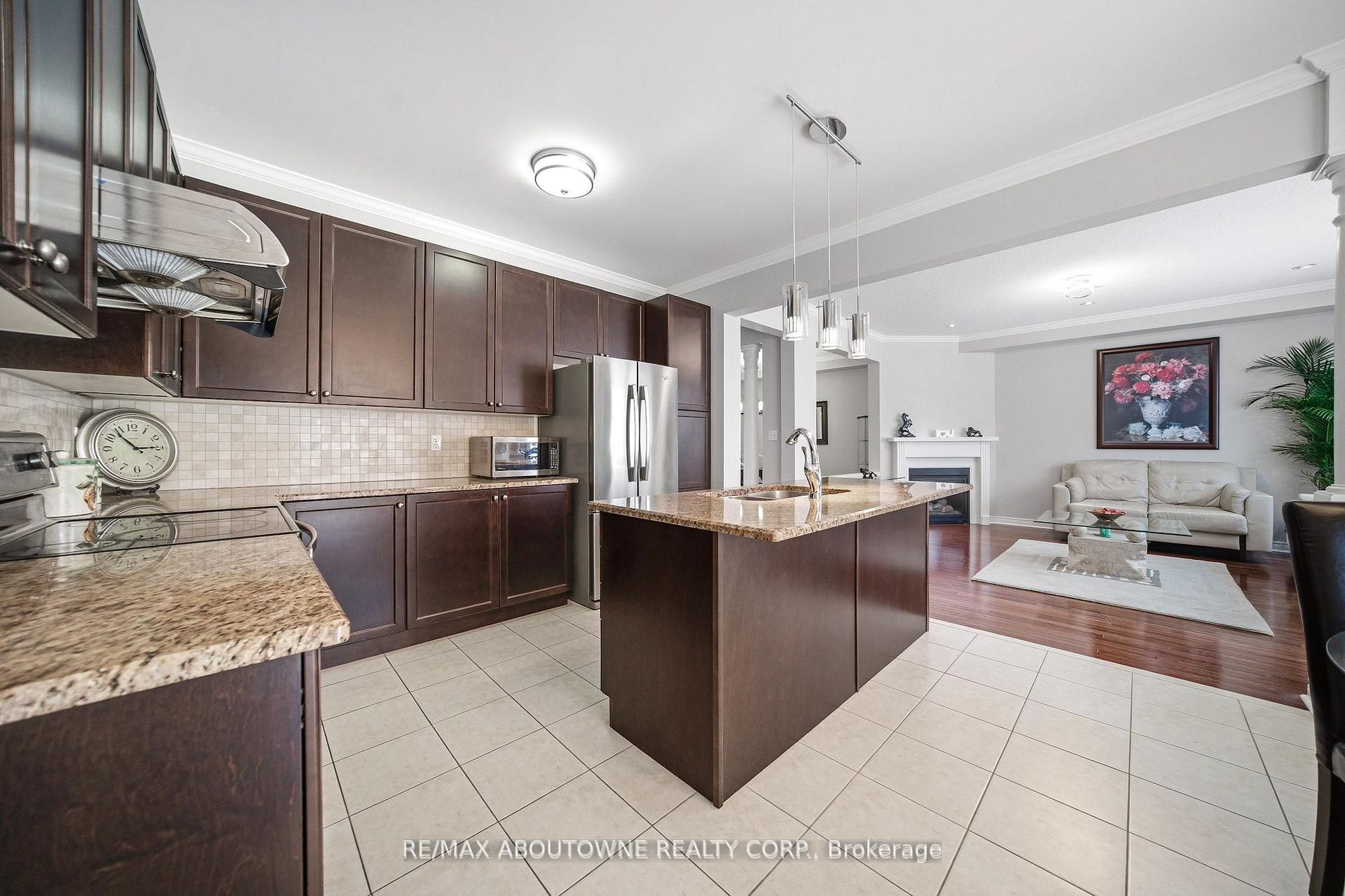 Photo 15 of 884 Stoutt Crescent, Milton, Coates — HOMEH