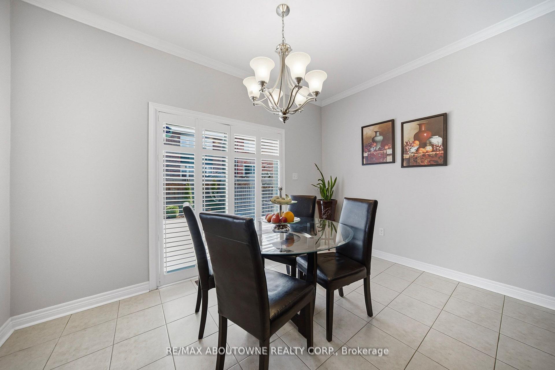 Photo 16 of 884 Stoutt Crescent, Milton, Coates — HOMEH