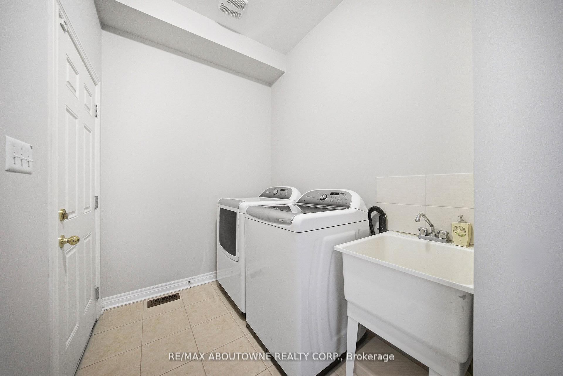 Photo 17 of 884 Stoutt Crescent, Milton, Coates — HOMEH