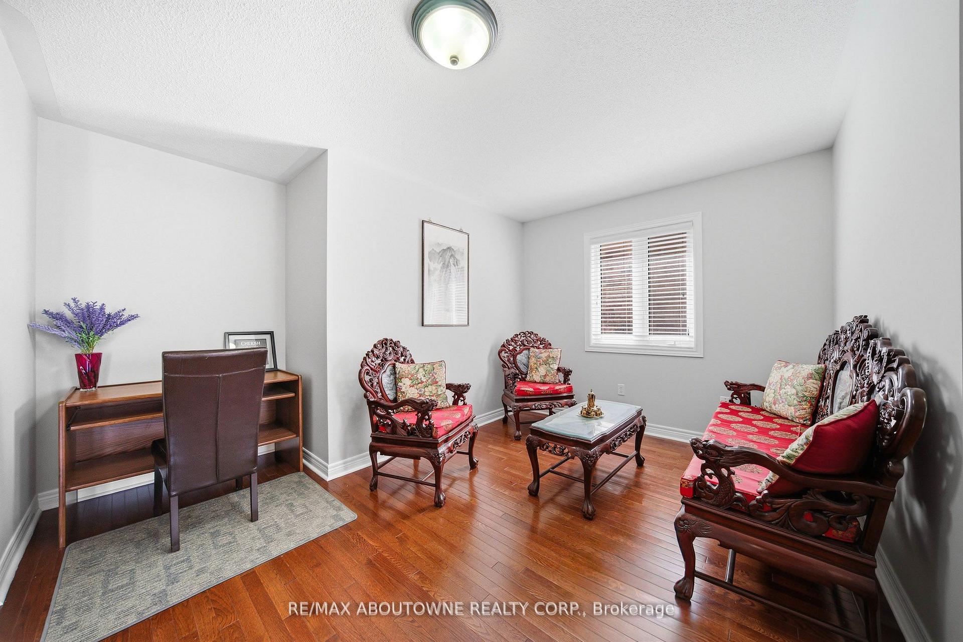 Photo 19 of 884 Stoutt Crescent, Milton, Coates — HOMEH