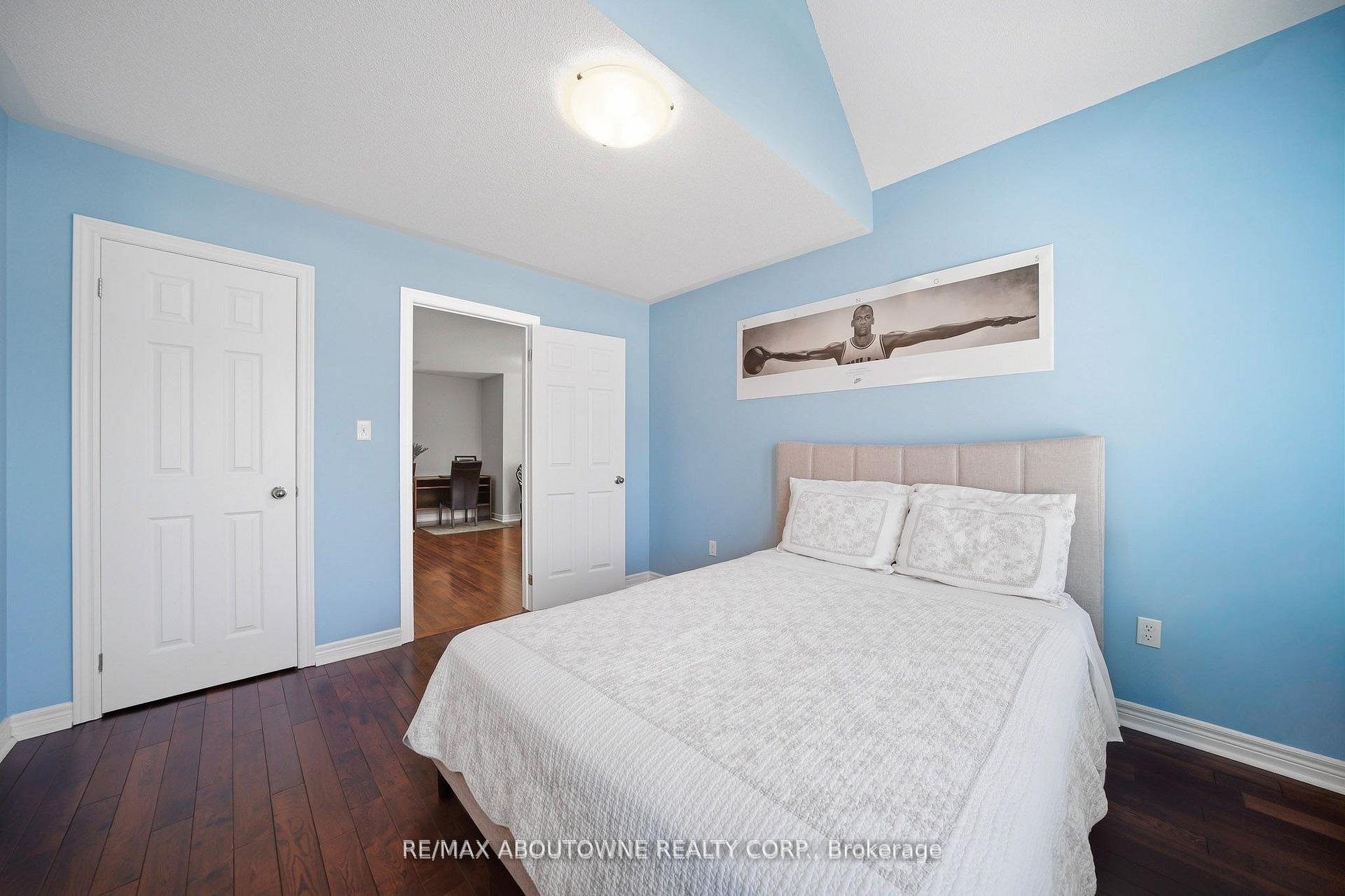 Photo 22 of 884 Stoutt Crescent, Milton, Coates — HOMEH