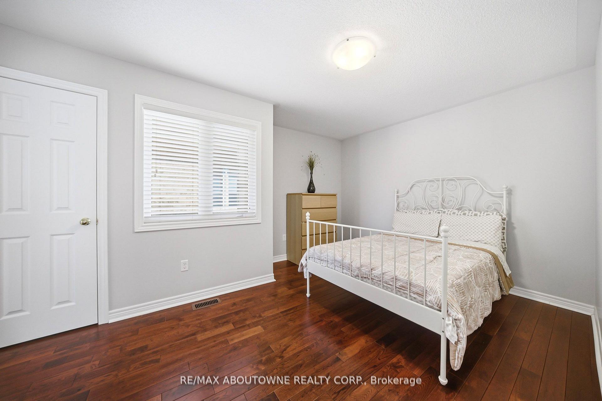 Photo 25 of 884 Stoutt Crescent, Milton, Coates — HOMEH
