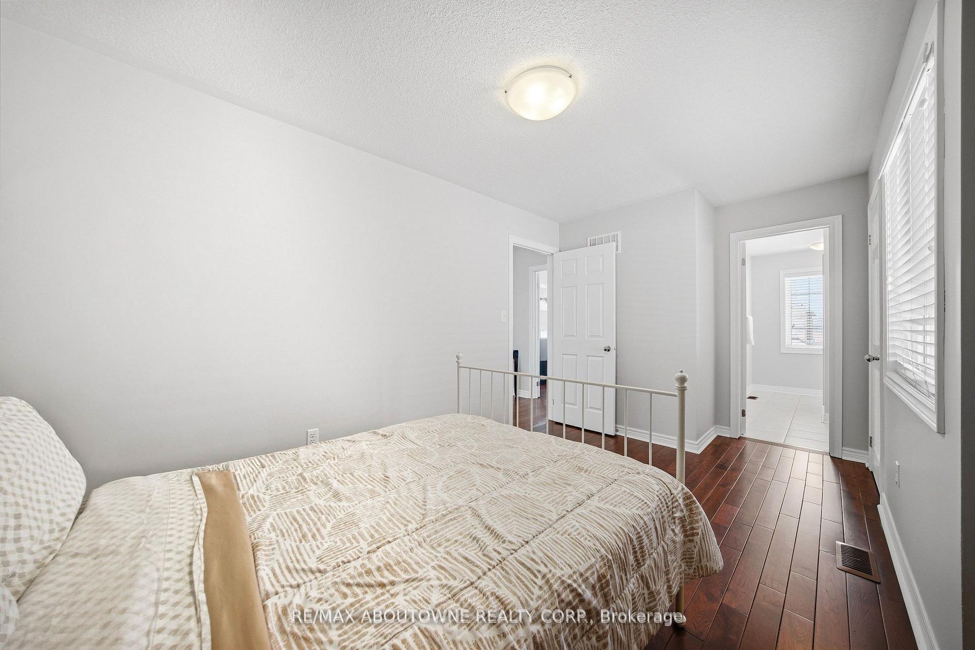 Photo 26 of 884 Stoutt Crescent, Milton, Coates — HOMEH