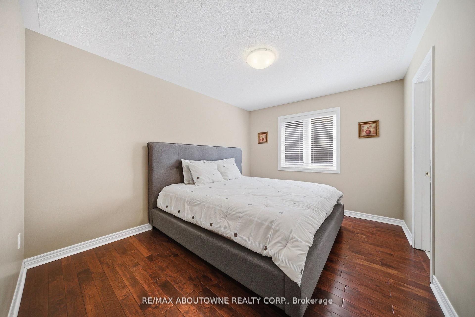 Photo 27 of 884 Stoutt Crescent, Milton, Coates — HOMEH
