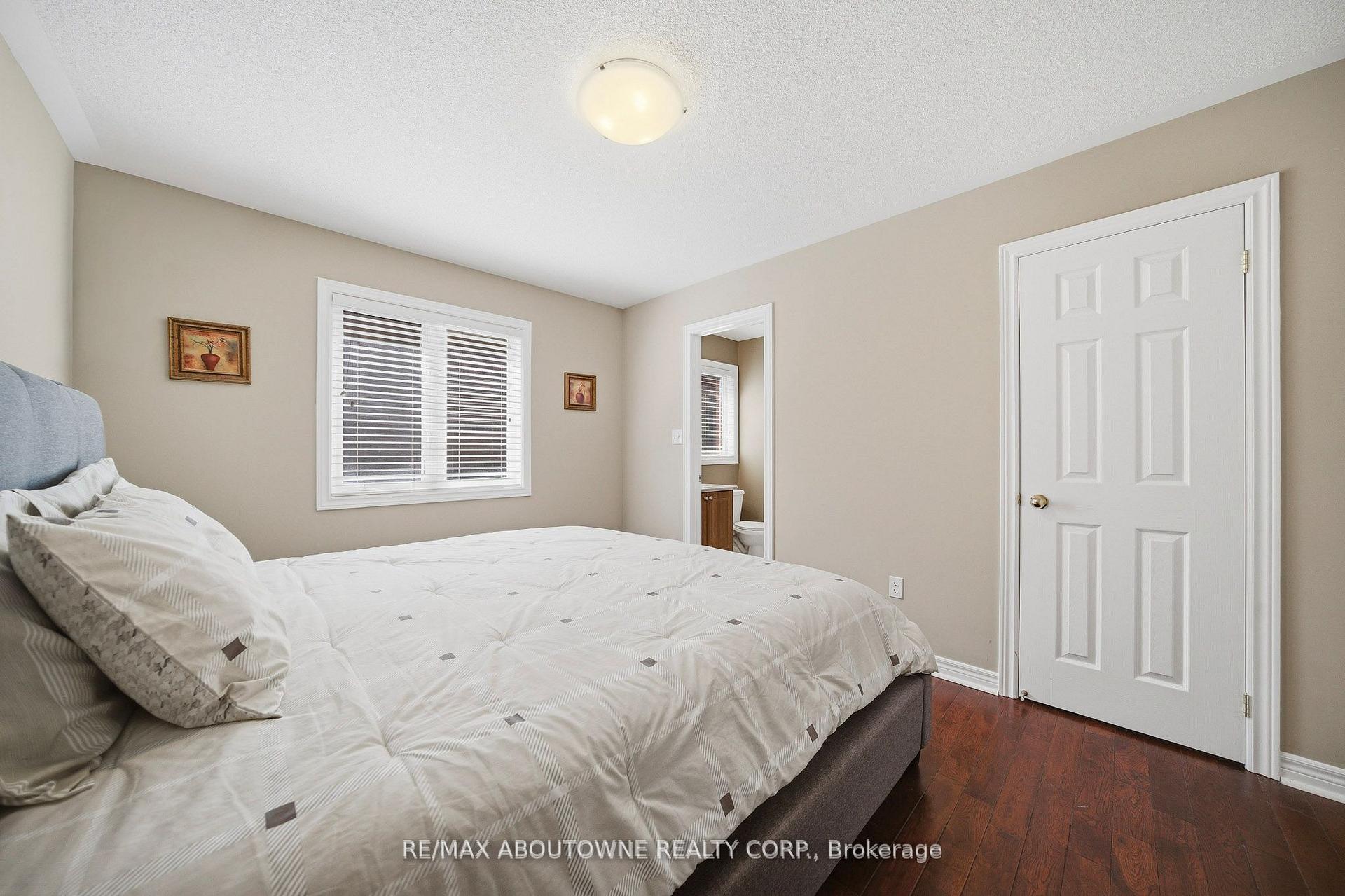 Photo 28 of 884 Stoutt Crescent, Milton, Coates — HOMEH