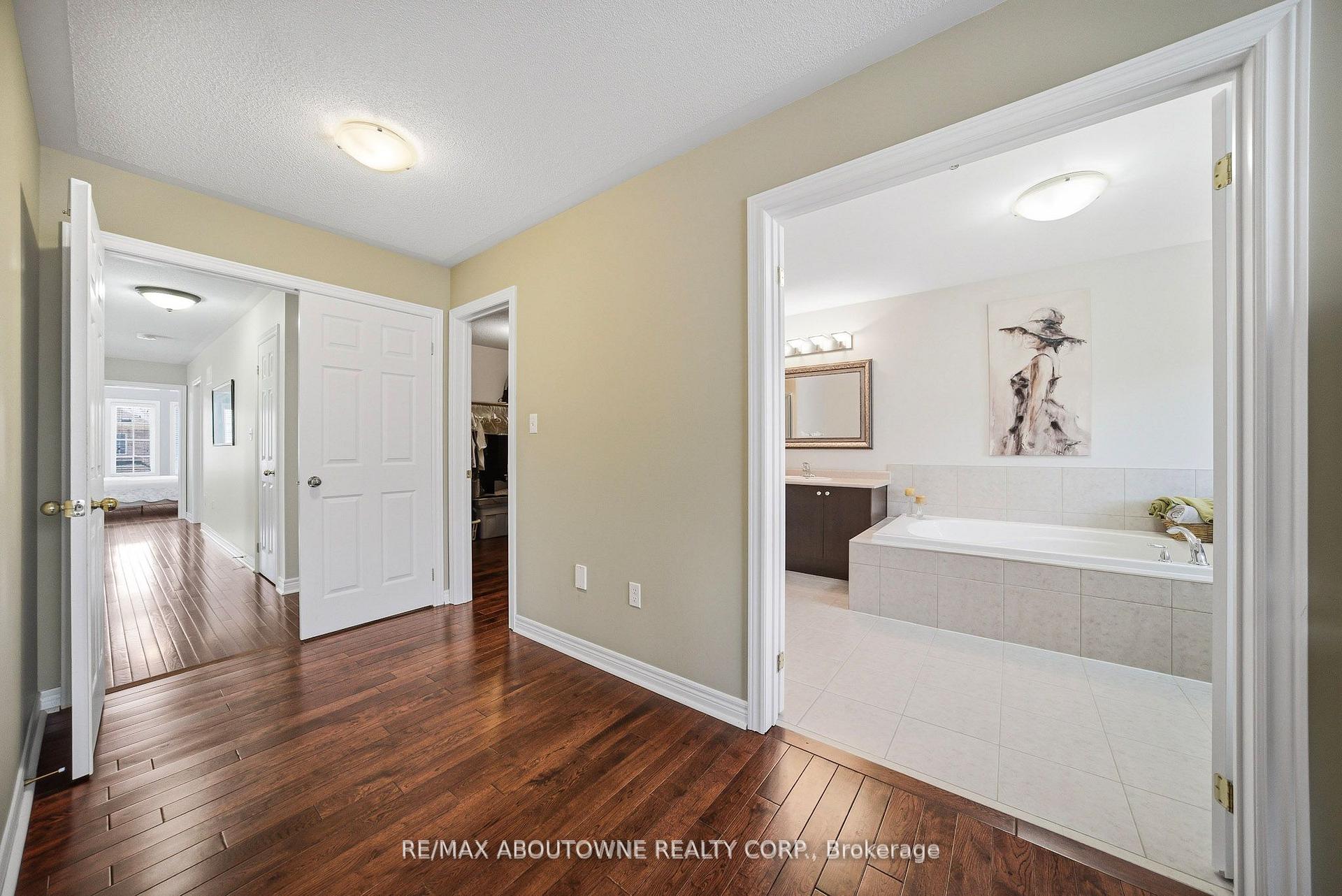 Photo 32 of 884 Stoutt Crescent, Milton, Coates — HOMEH