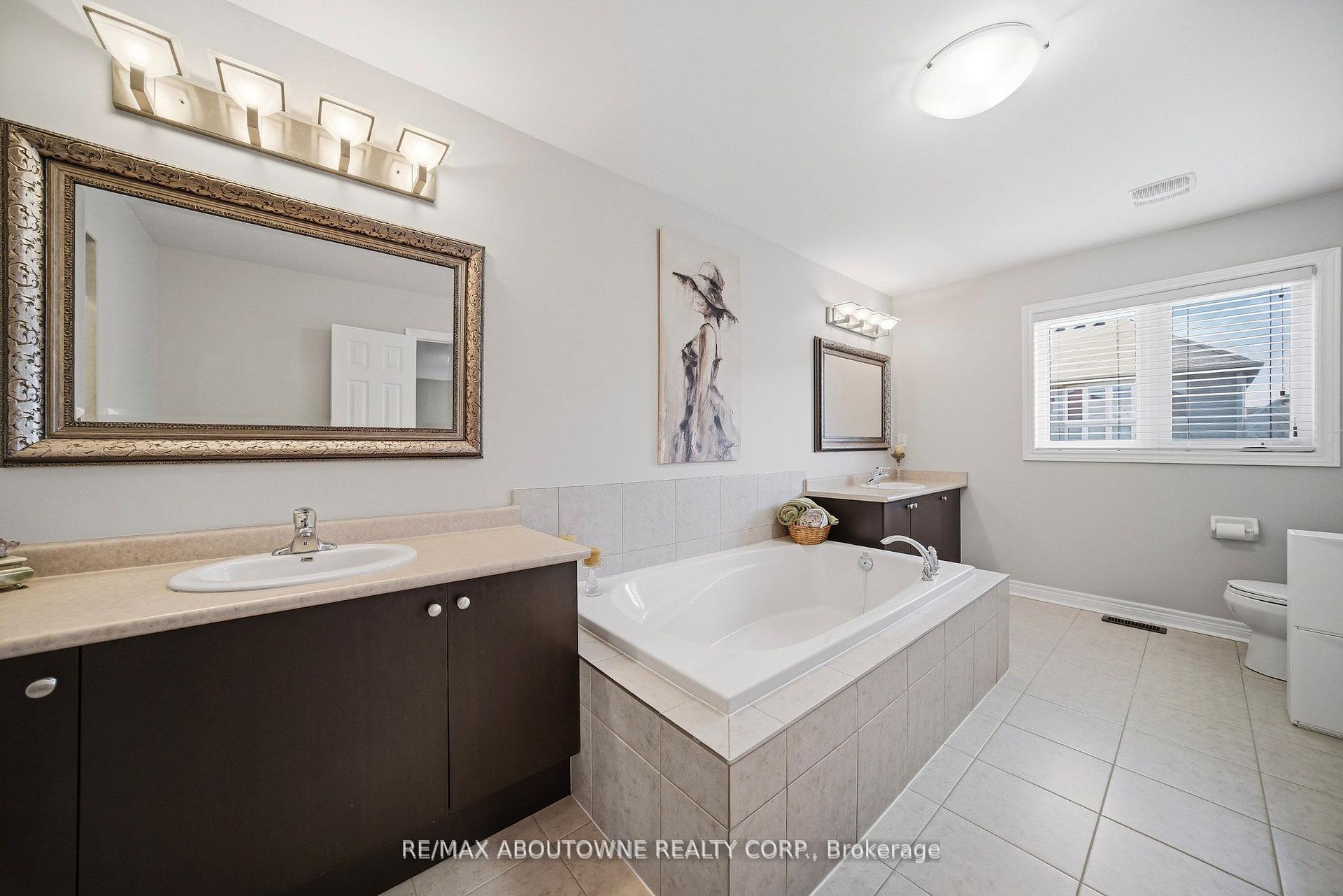Photo 35 of 884 Stoutt Crescent, Milton, Coates — HOMEH