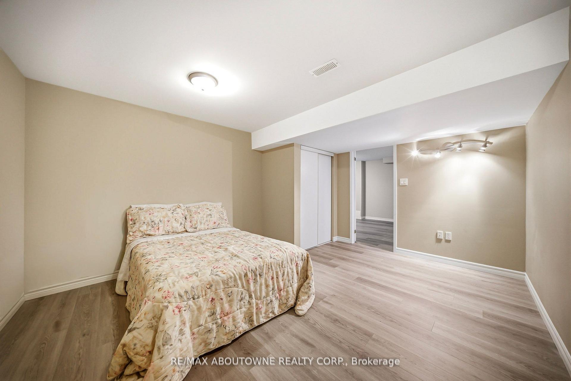 Photo 41 of 884 Stoutt Crescent, Milton, Coates — HOMEH
