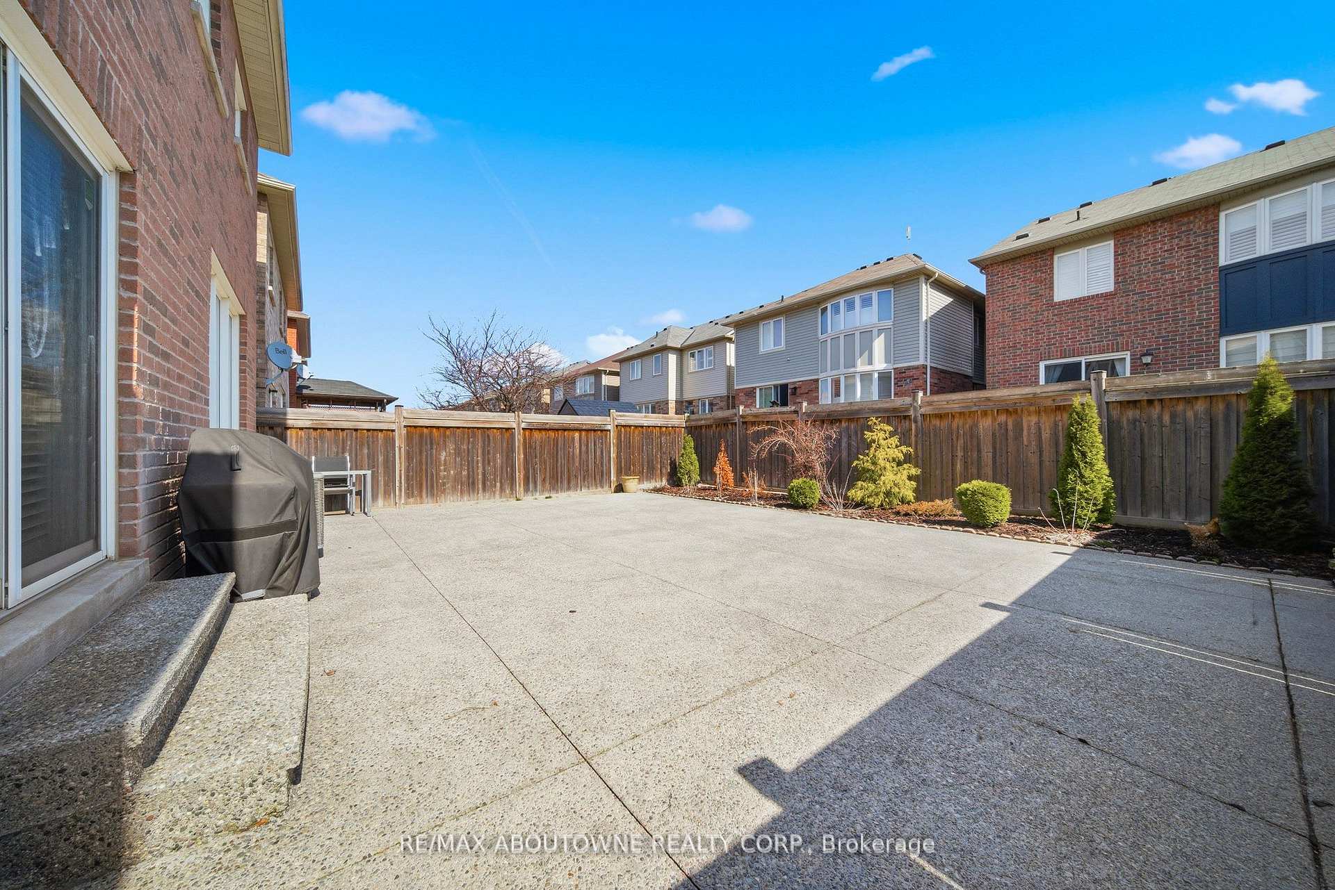 Photo 43 of 884 Stoutt Crescent, Milton, Coates — HOMEH