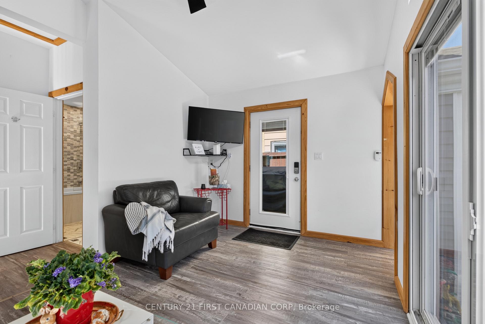 Photo 5 of 75 Alma Street, St. Thomas — HOMEH