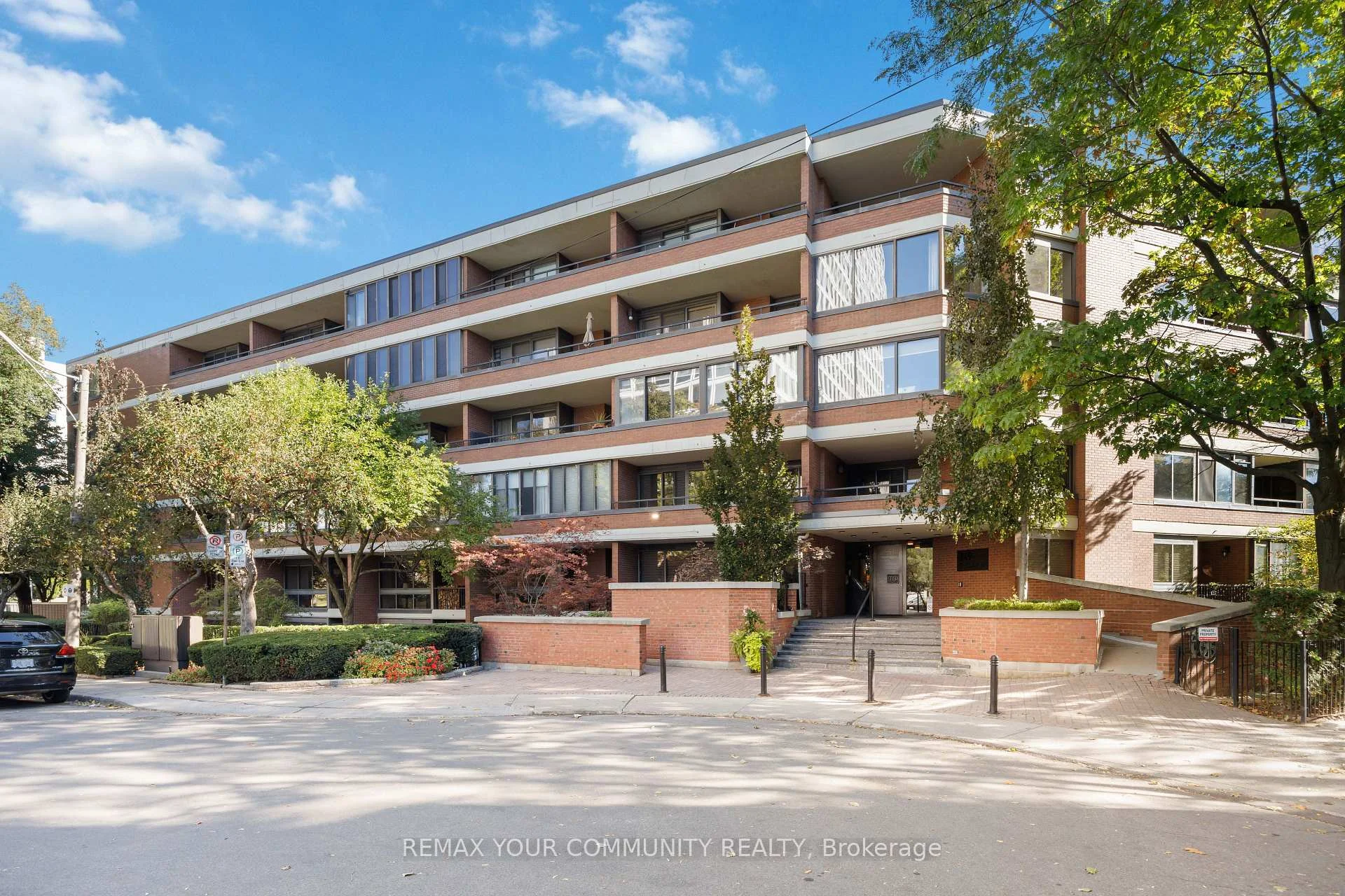 Photo 2 of Unit 410, 349 St Clair Avenue W, Toronto, Casa Loma — HOMEH