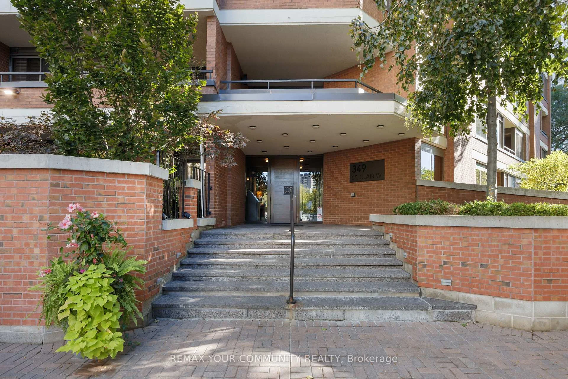 Photo 3 of Unit 410, 349 St Clair Avenue W, Toronto, Casa Loma — HOMEH