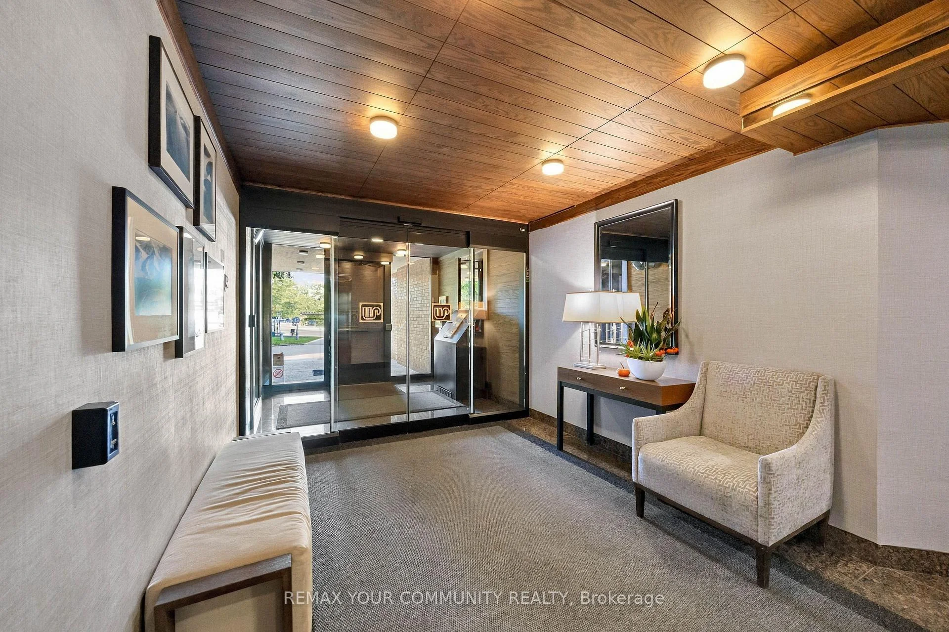 Photo 4 of Unit 410, 349 St Clair Avenue W, Toronto, Casa Loma — HOMEH