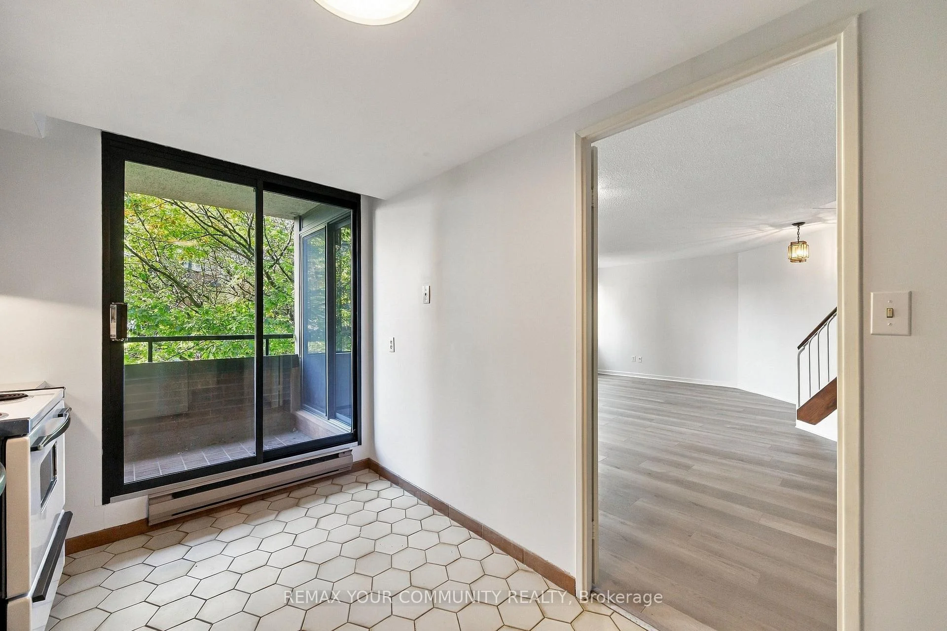 Photo 10 of Unit 410, 349 St Clair Avenue W, Toronto, Casa Loma — HOMEH